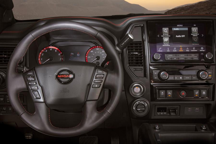 Панель приборов Nissan Titan Pro4X Crew Cab 2019 года  (фото 27 из 35)